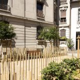 La Ville de Genève poursuit la végétalisation de ses cours intérieures. Aux Pâquis, une cour de la rue Philippe-Plantamour a été réaménagée l'été dernier (archives). KEYSTONE/SALVATORE DI NOLFI